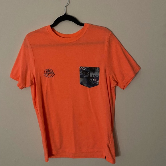 T-Shirt - Picture 1 of 2